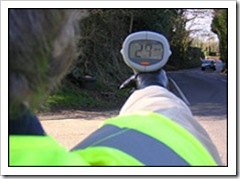 _40832471_reading_car203